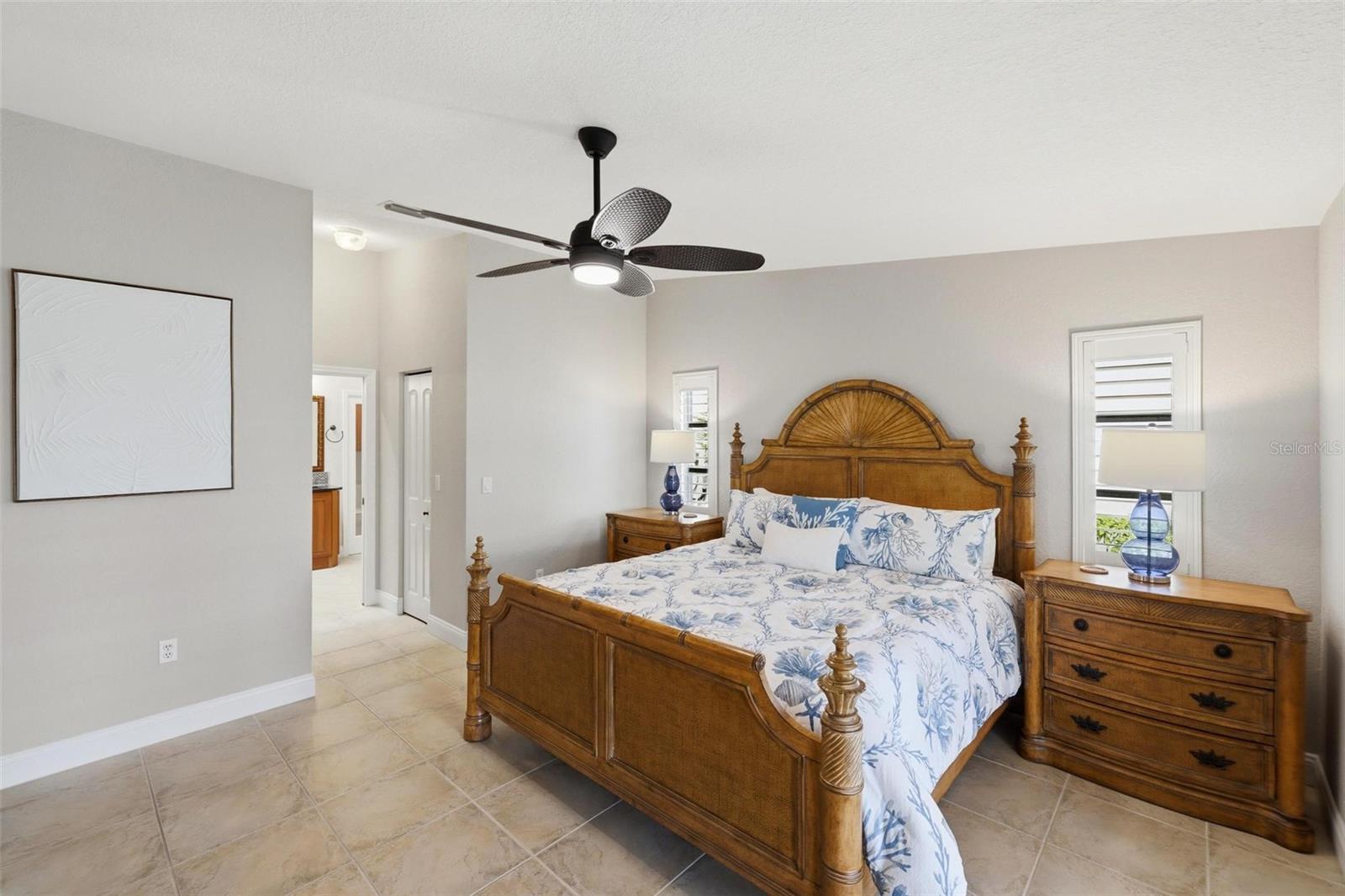 Image 28 of 69 For 2521 Marion Avenue 311