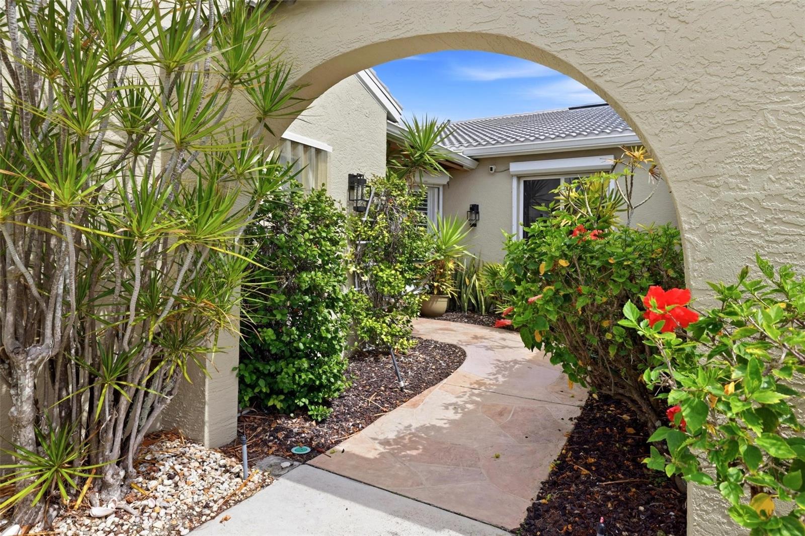 Image 3 of 69 For 2521 Marion Avenue 311