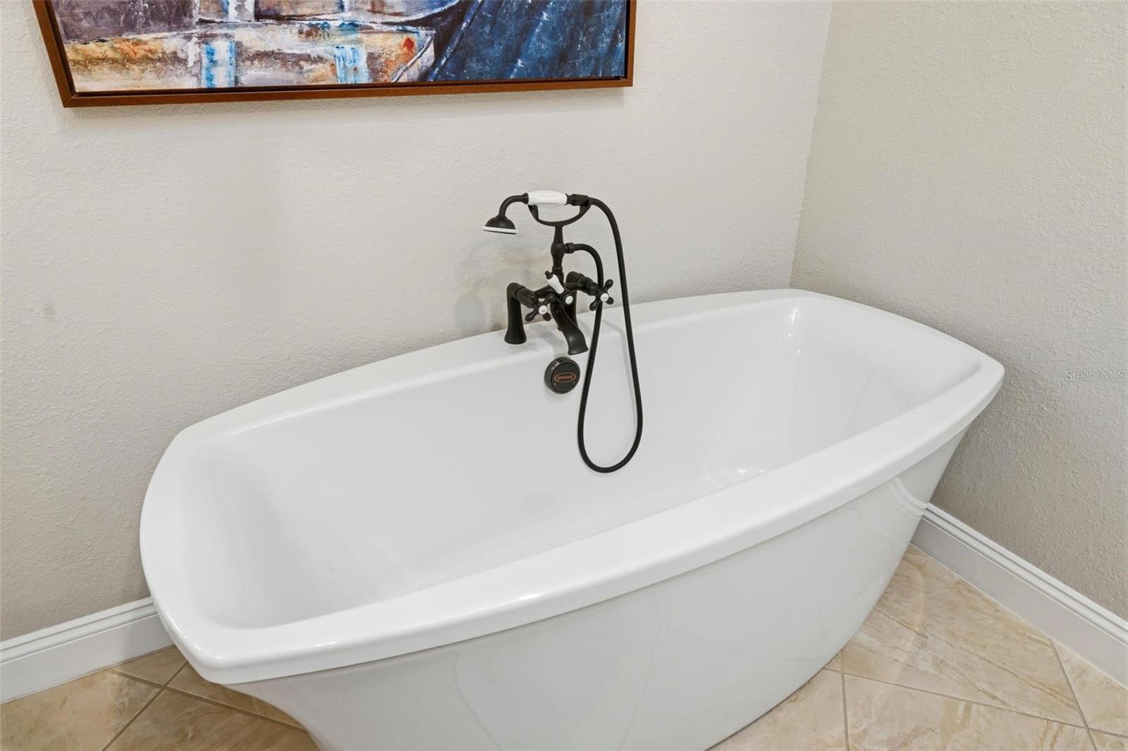 Image 34 of 69 For 2521 Marion Avenue 311