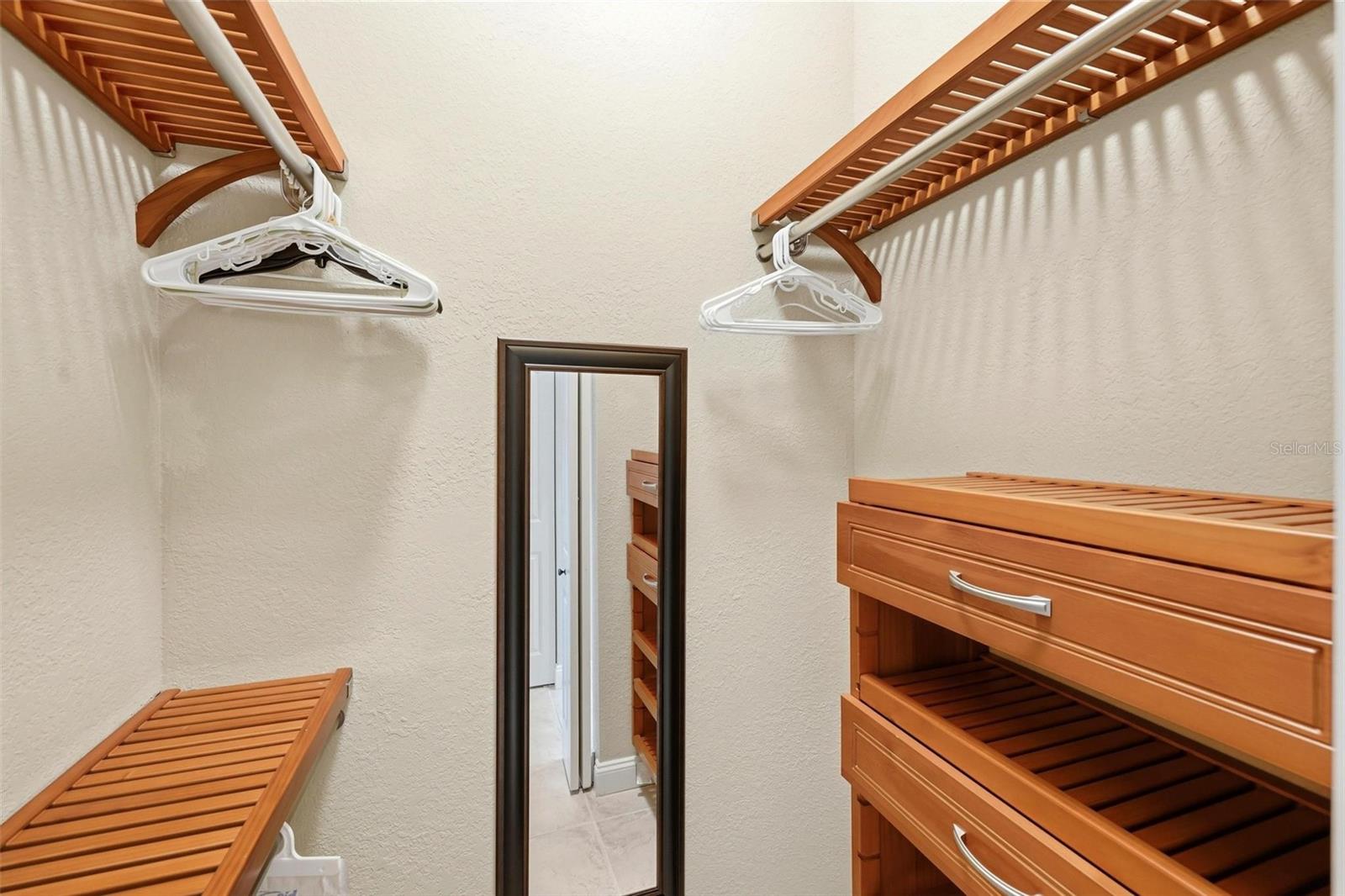 Image 35 of 69 For 2521 Marion Avenue 311