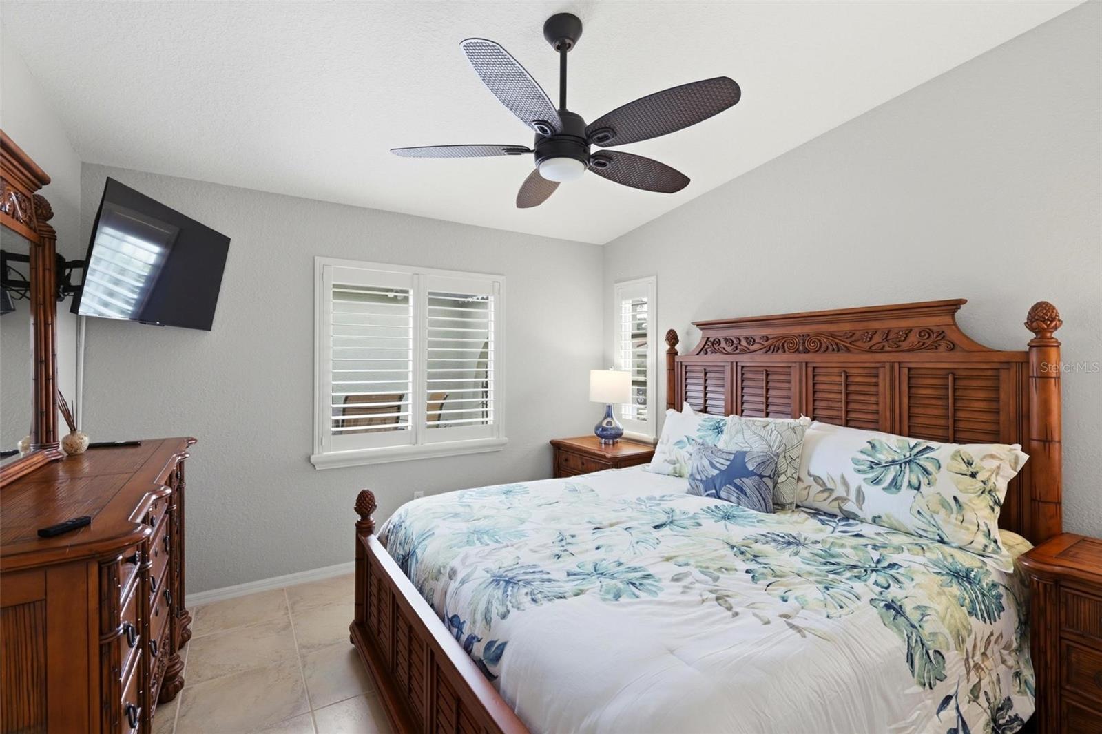 Image 39 of 69 For 2521 Marion Avenue 311