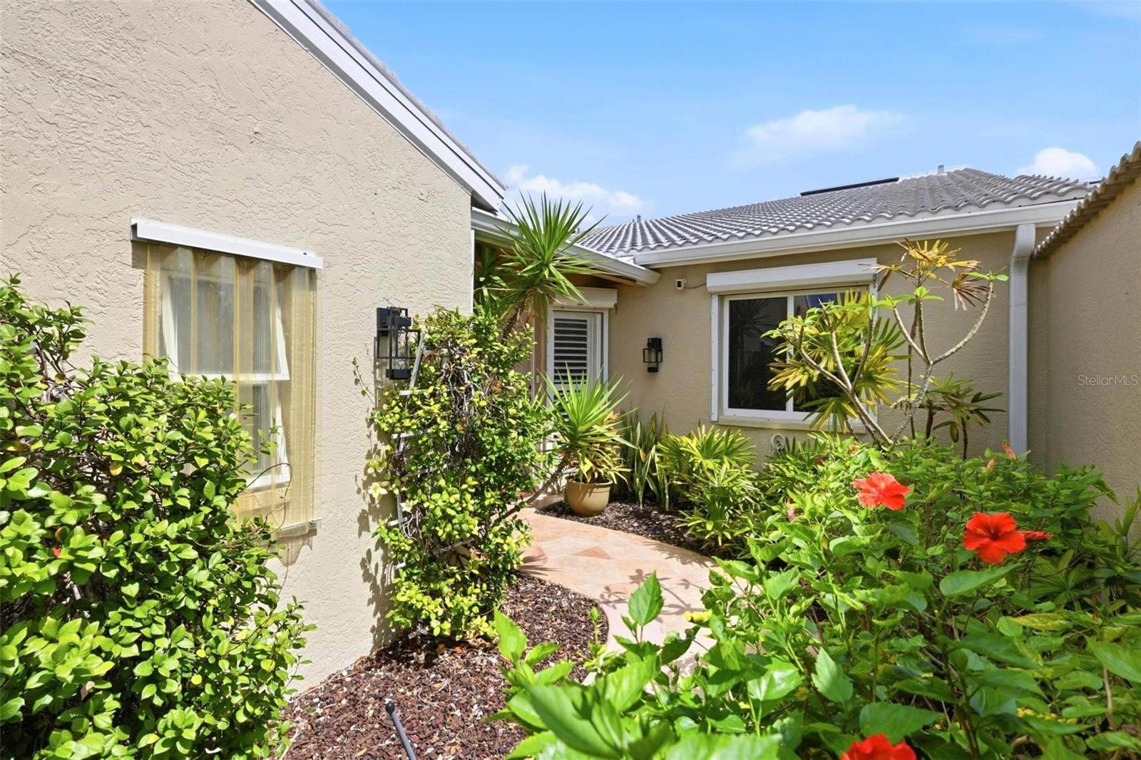 Image 4 of 69 For 2521 Marion Avenue 311