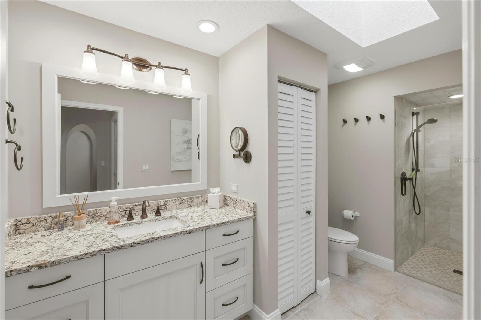 Image 40 of 69 For 2521 Marion Avenue 311