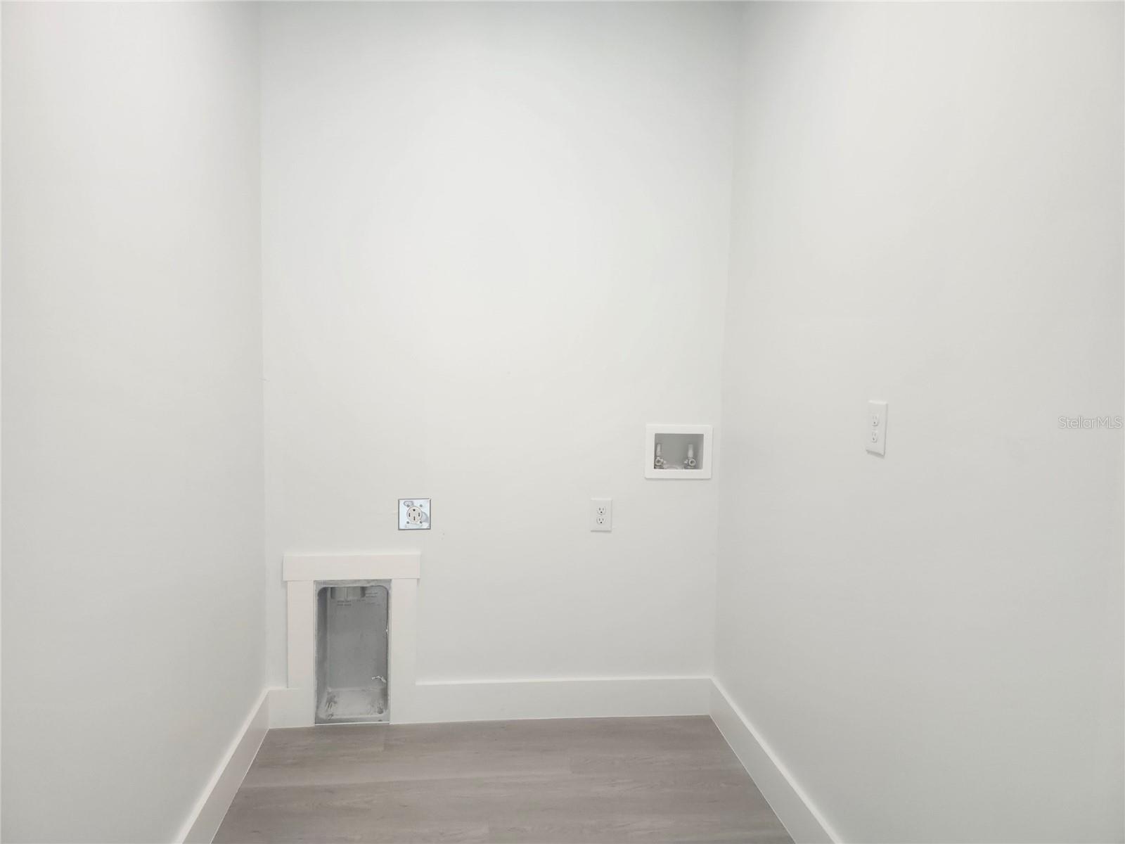 Image 15 of 18 For 168 Madrid Boulevard 111