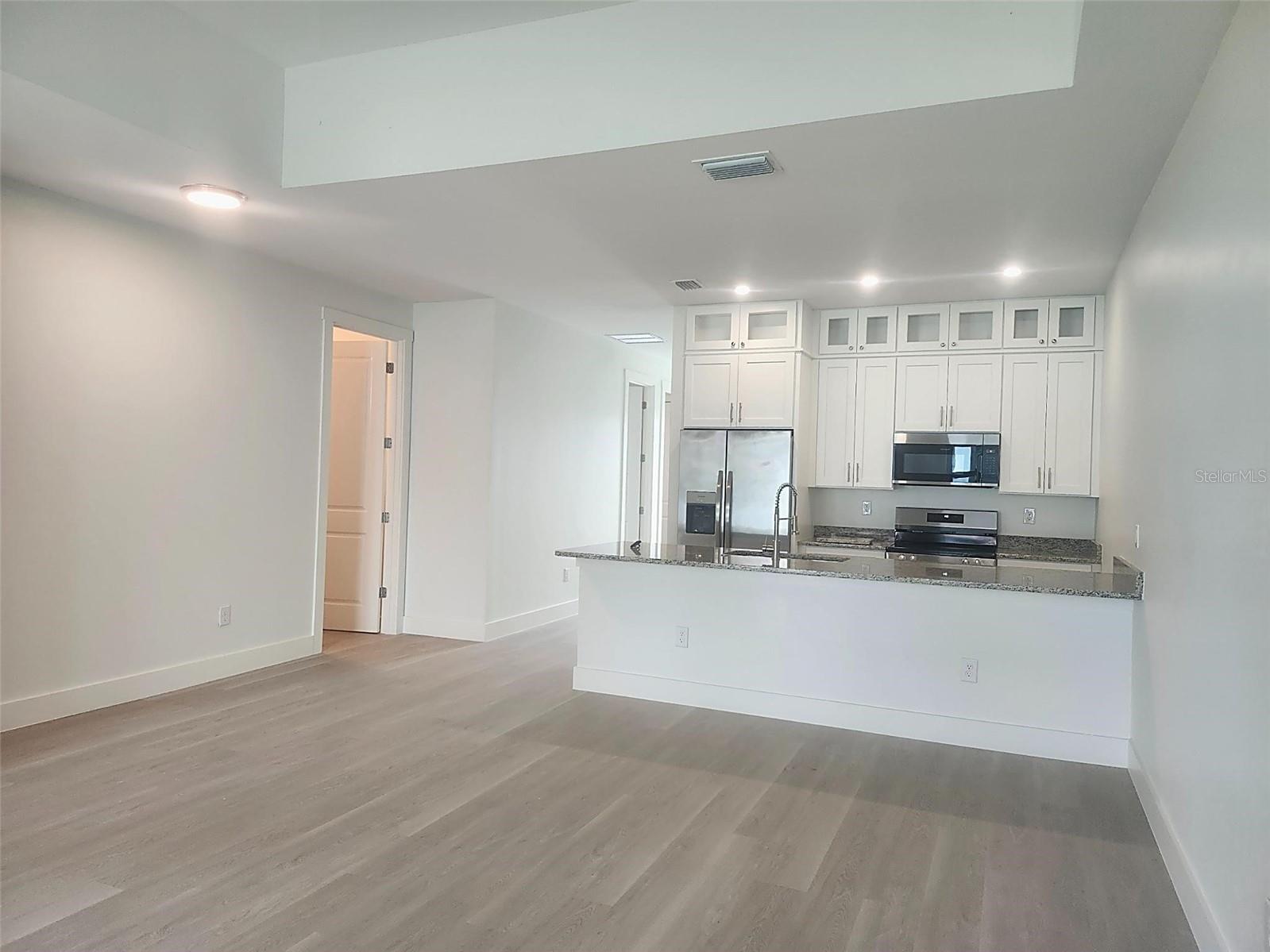 Image 2 of 18 For 168 Madrid Boulevard 111