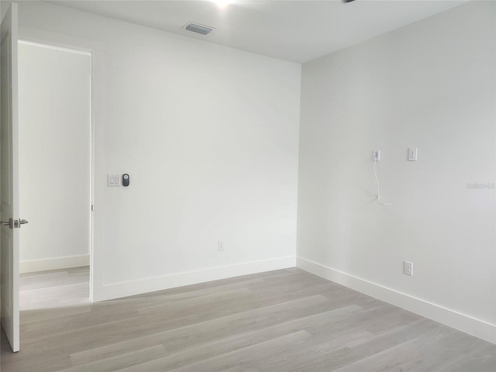 Image 5 of 18 For 168 Madrid Boulevard 111