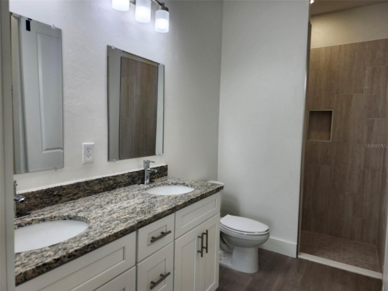 Image 7 of 18 For 168 Madrid Boulevard 111