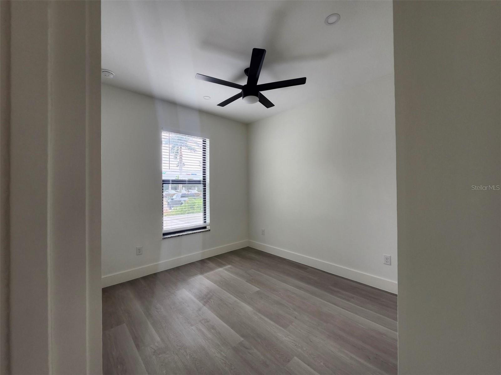 Image 9 of 18 For 168 Madrid Boulevard 111