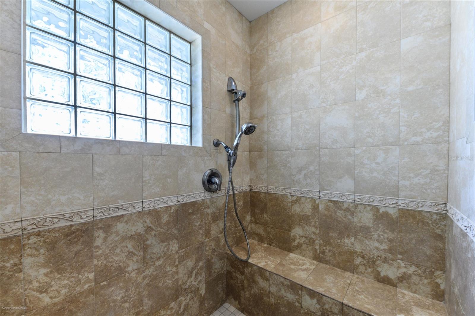 Image 28 of 48 For 2429 Aqui Esta Dr