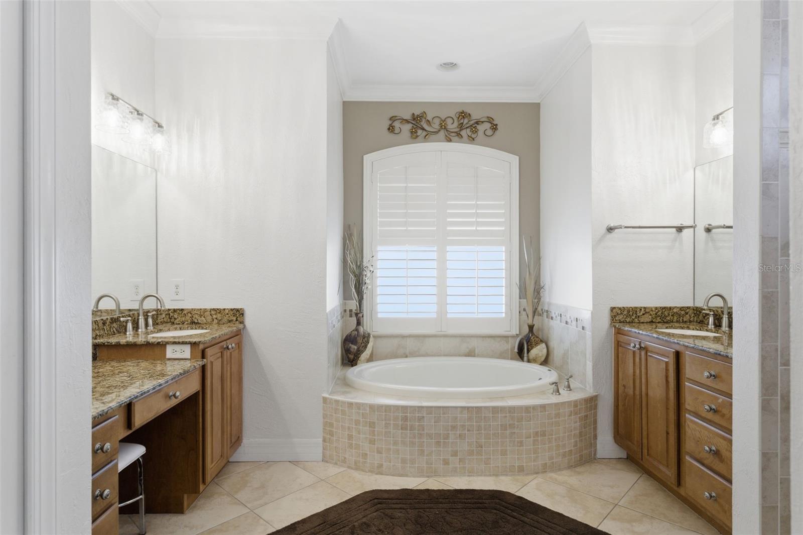 Image 13 of 37 For 21 Manizaks Avenue