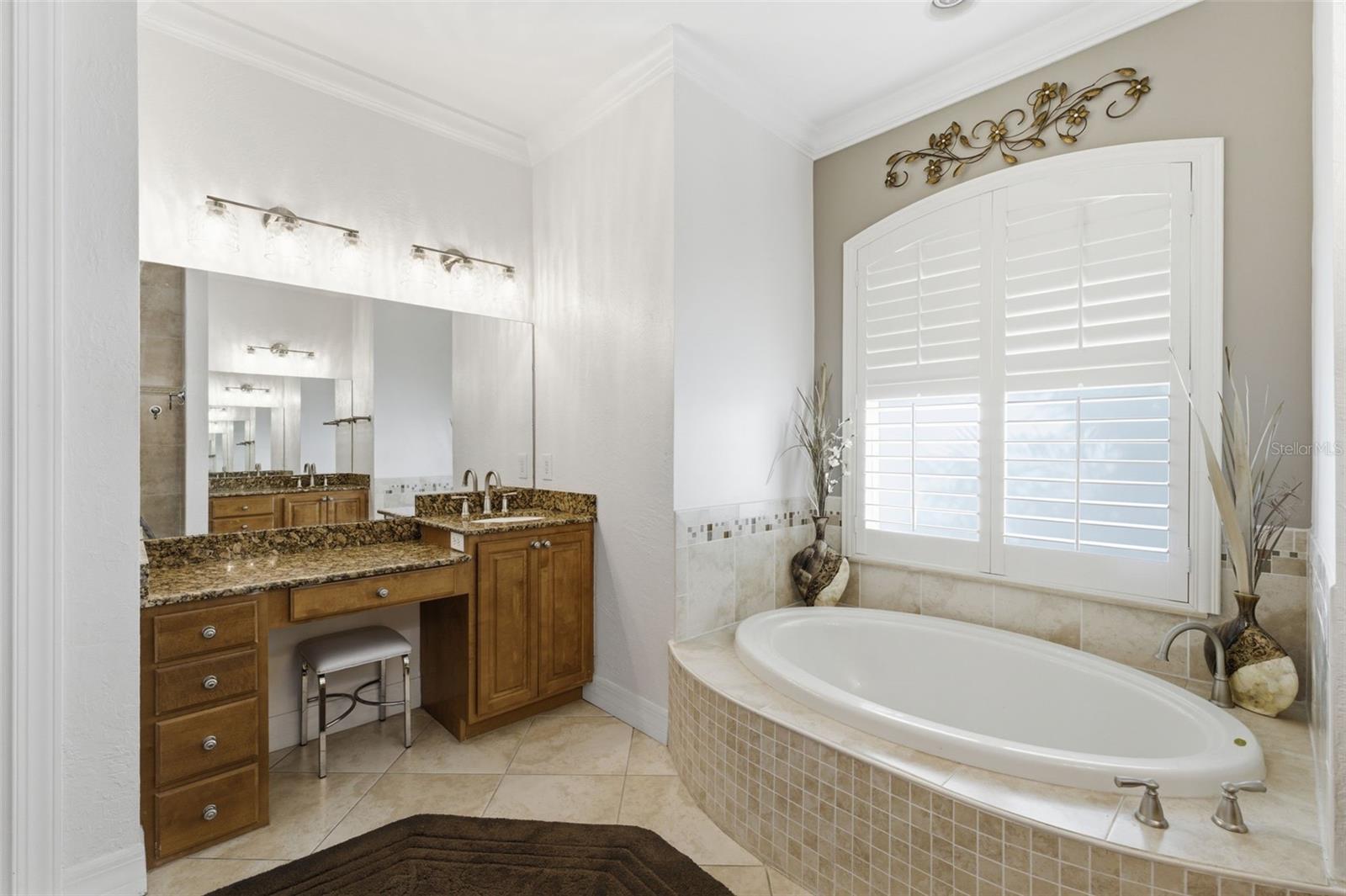 Image 14 of 37 For 21 Manizaks Avenue