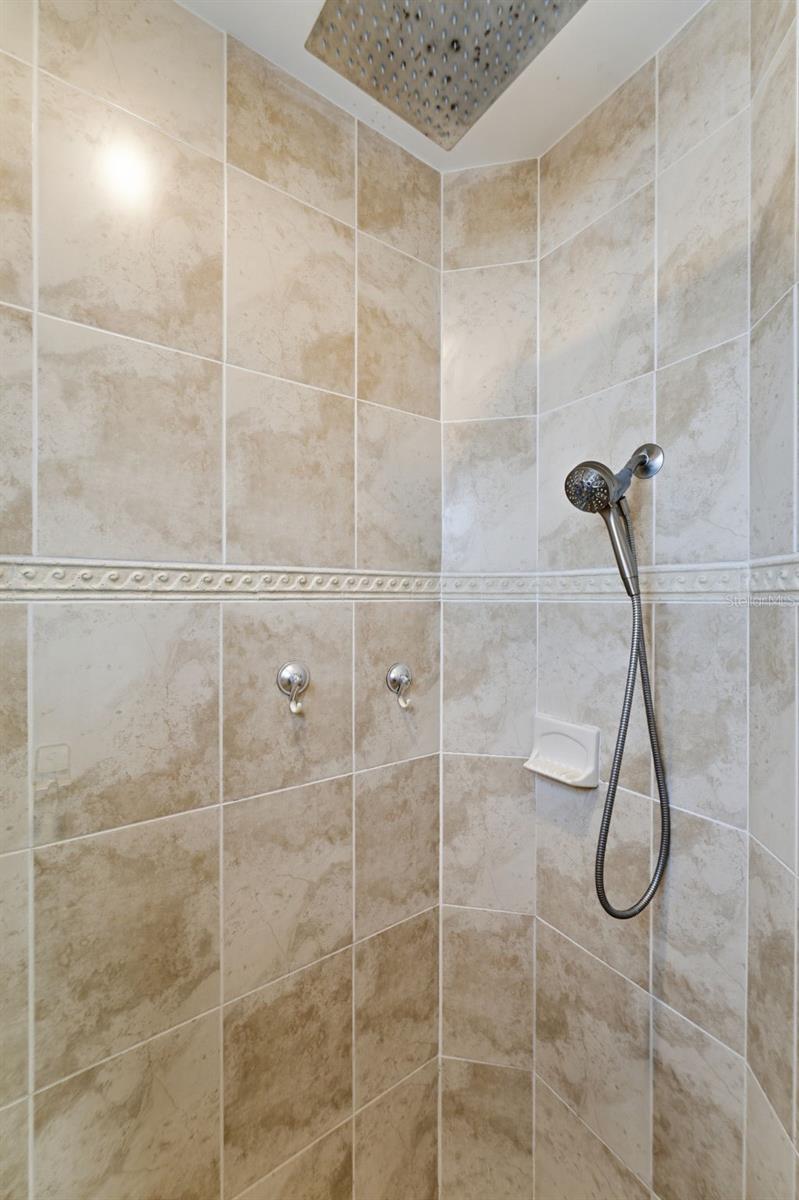 Image 16 of 37 For 21 Manizaks Avenue