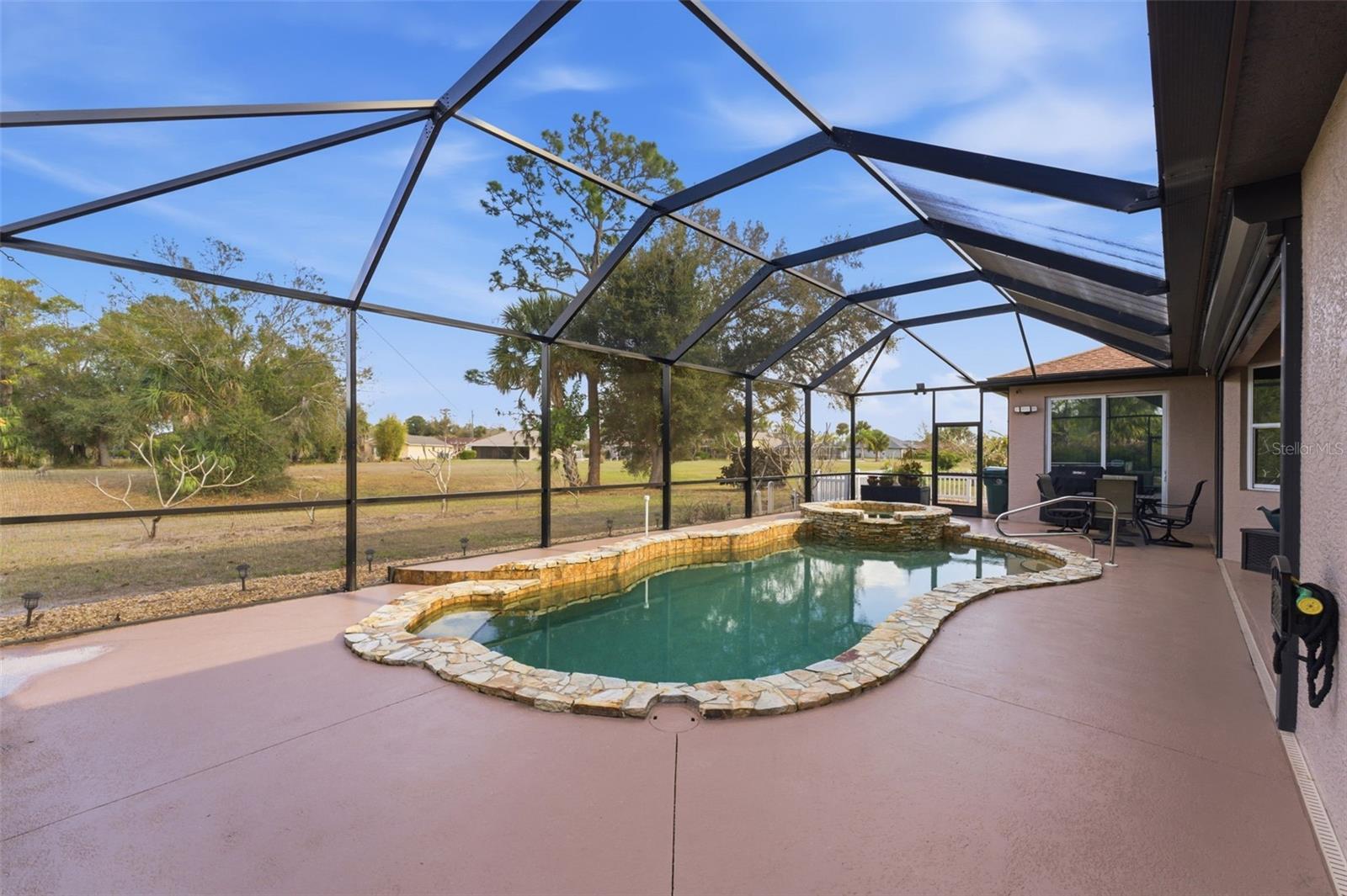 Image 20 of 37 For 21 Manizaks Avenue