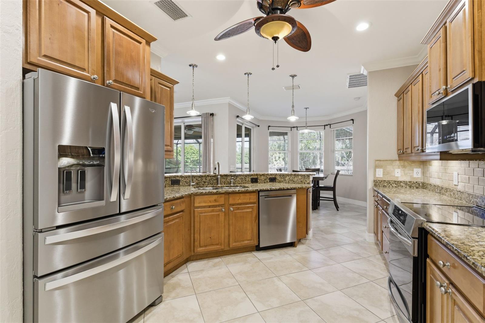 Image 7 of 37 For 21 Manizaks Avenue