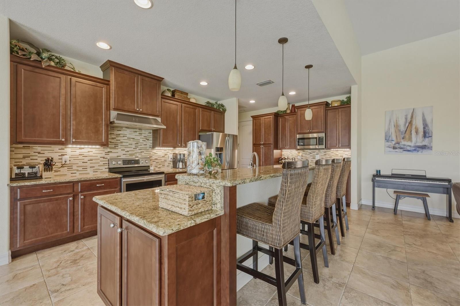 Image 14 of 81 For 558 Royal Poinciana