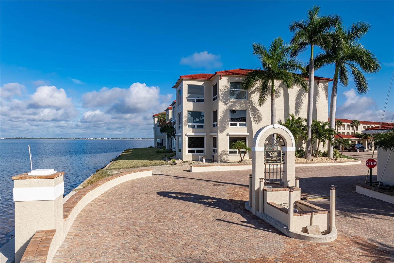 Image 18 of 75 For 1 Colony Point Drive 7c