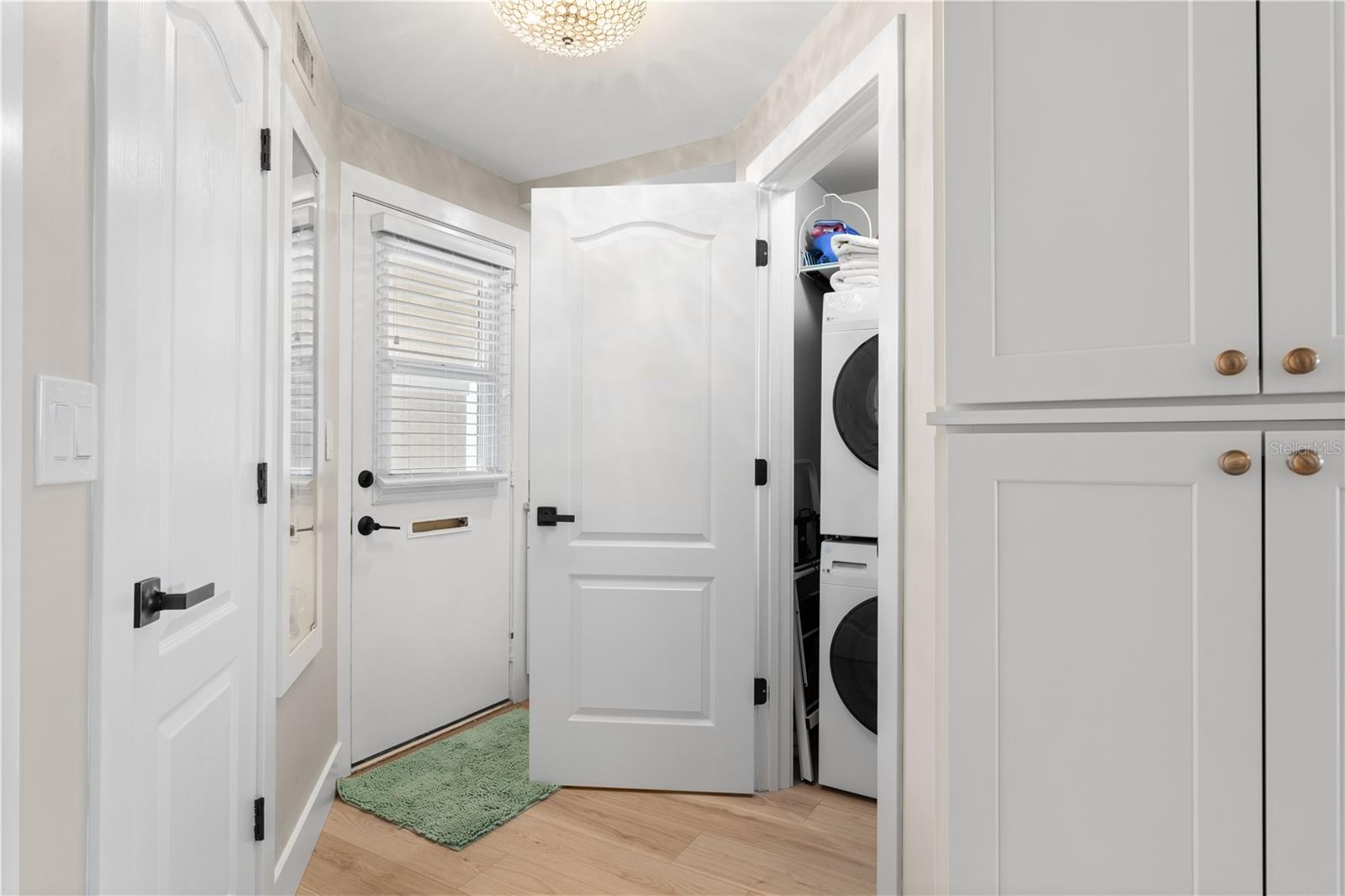 Image 42 of 75 For 1 Colony Point Drive 7c