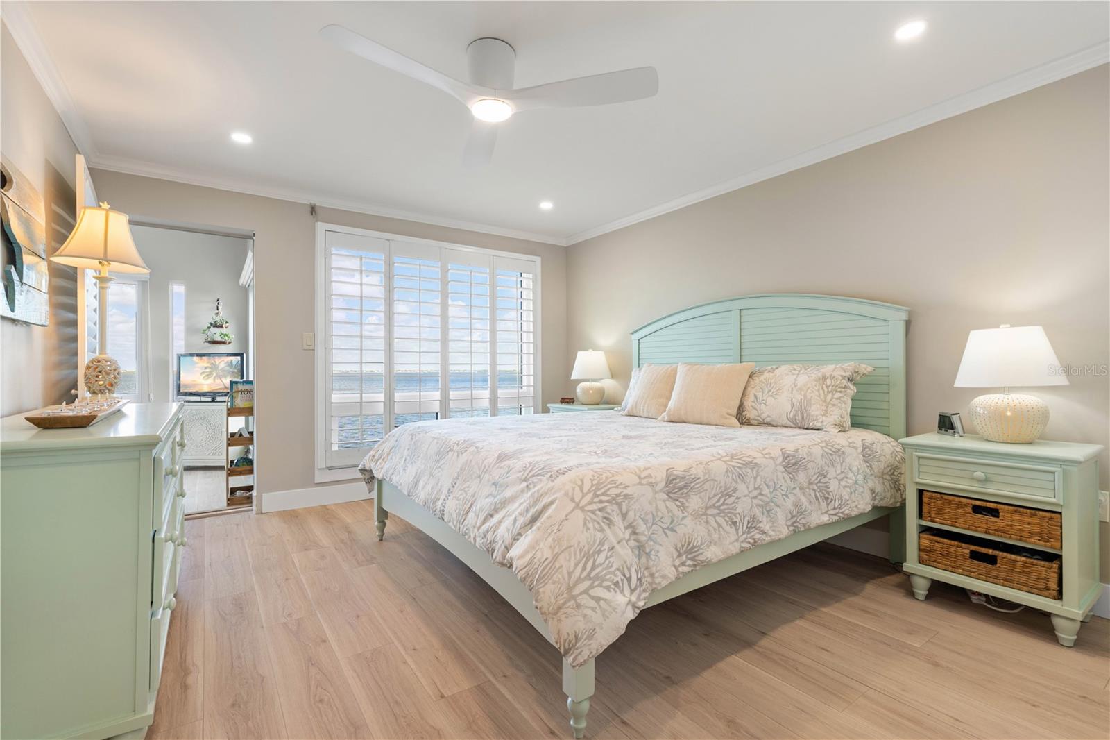 Image 47 of 75 For 1 Colony Point Drive 7c