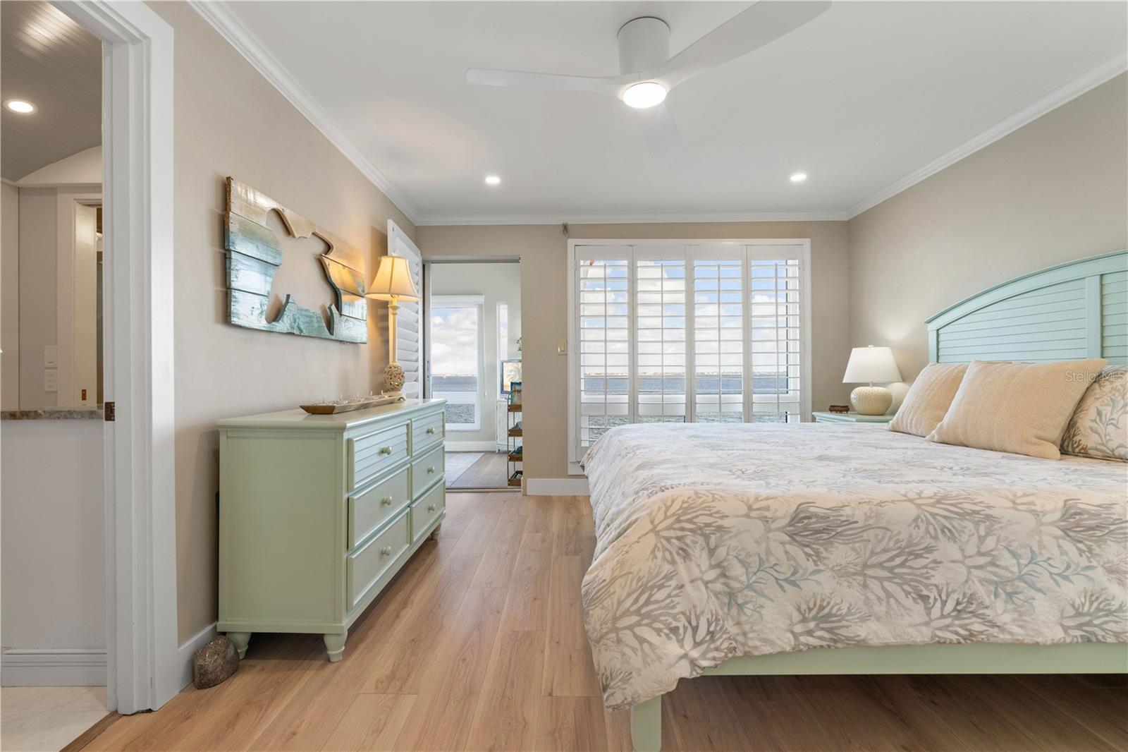 Image 48 of 75 For 1 Colony Point Drive 7c