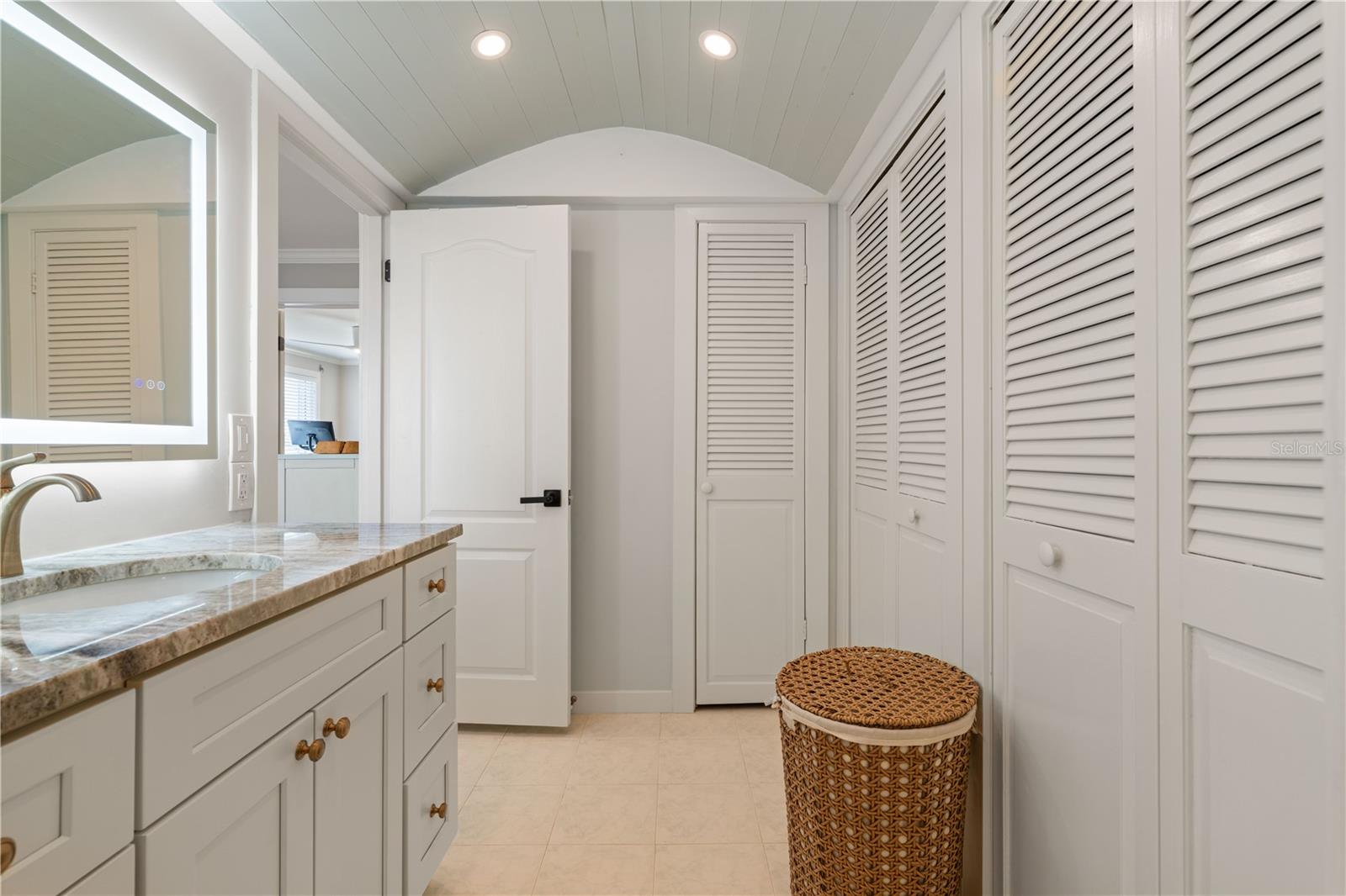 Image 51 of 75 For 1 Colony Point Drive 7c