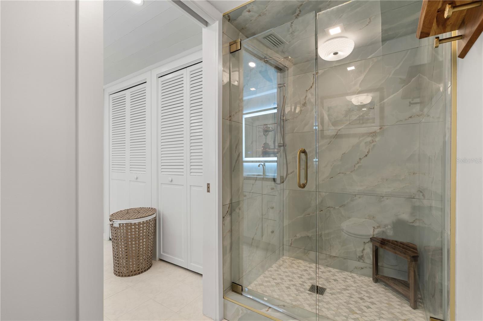 Image 52 of 75 For 1 Colony Point Drive 7c