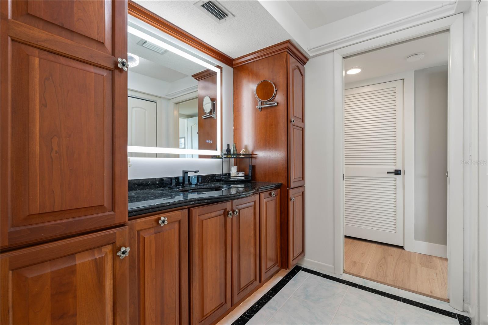 Image 56 of 75 For 1 Colony Point Drive 7c