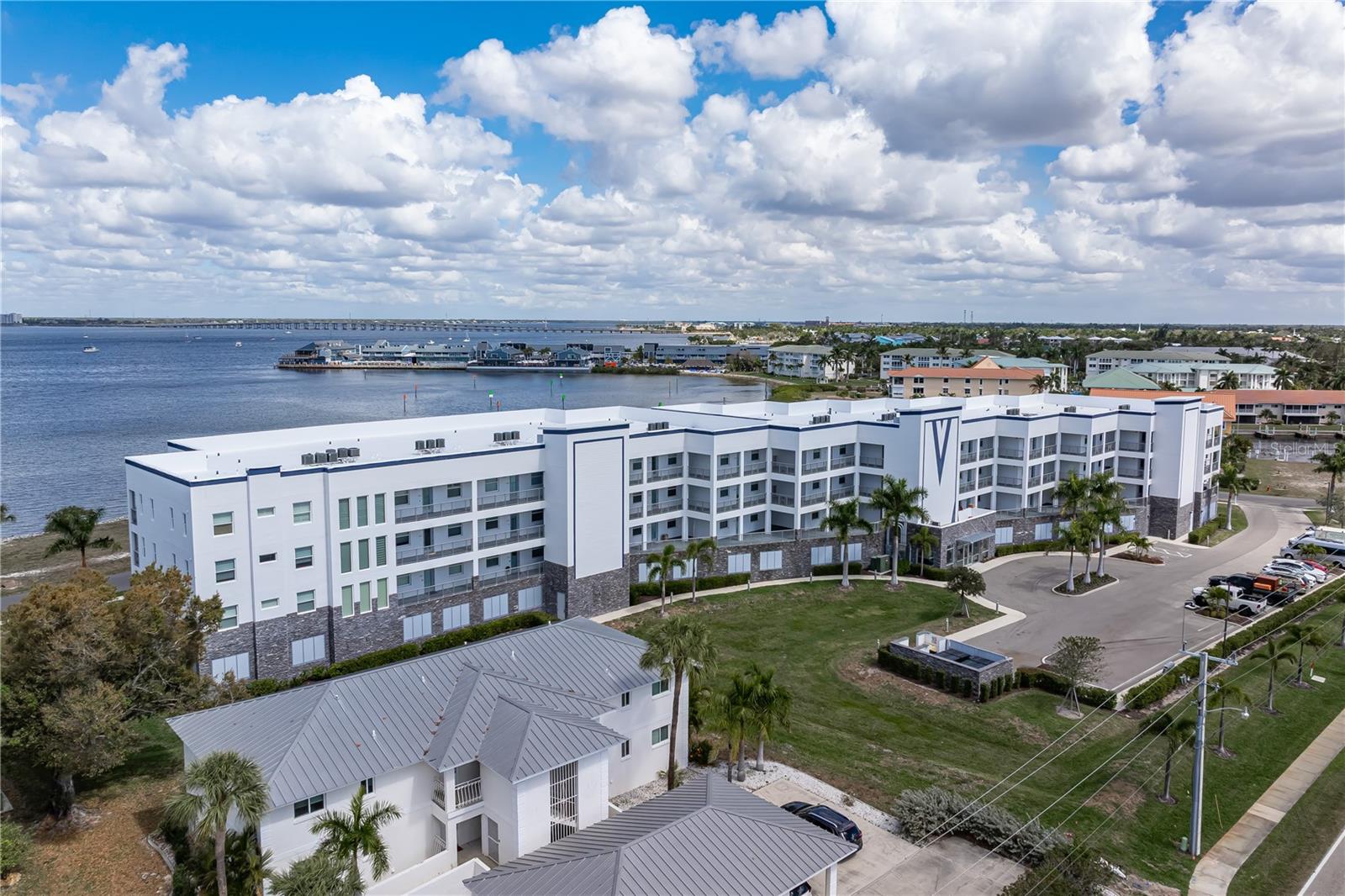 Image 16 of 70 For 1425 Park Beach Circle 132