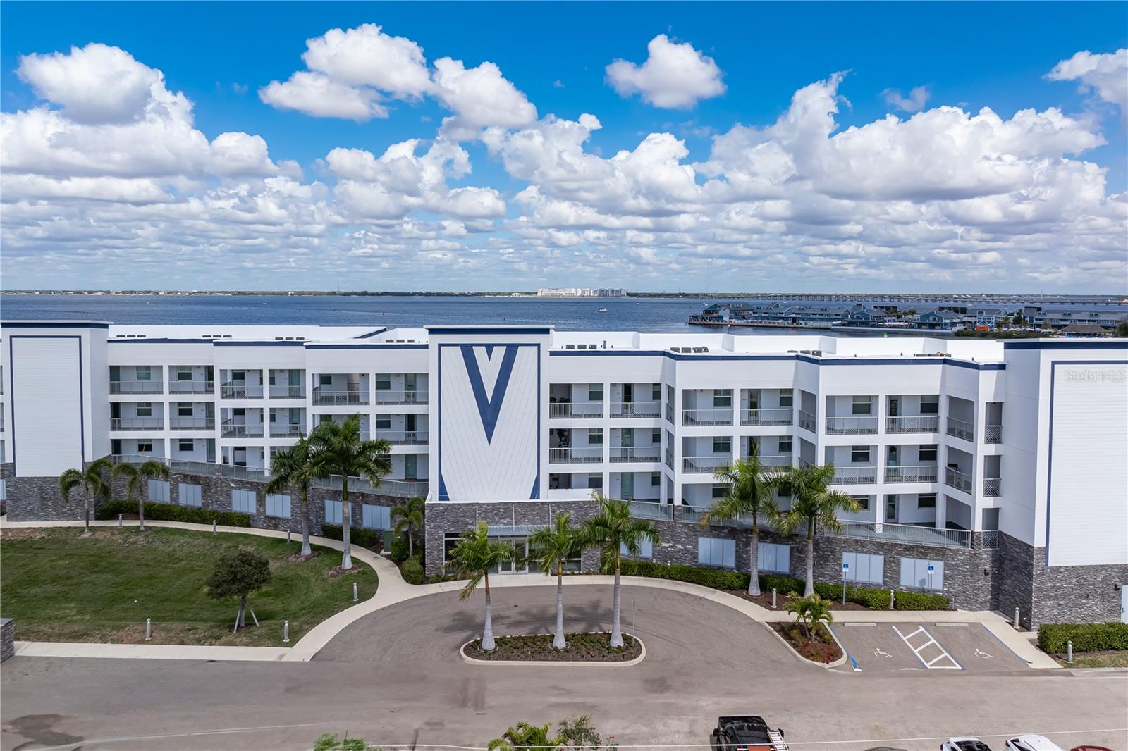 Image 18 of 70 For 1425 Park Beach Circle 132