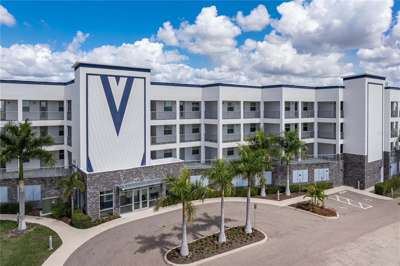 Image 19 of 70 For 1425 Park Beach Circle 132