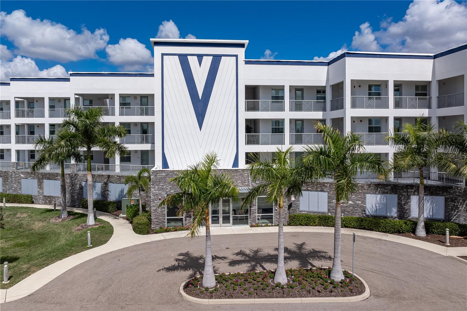 Image 2 of 70 For 1425 Park Beach Circle 132