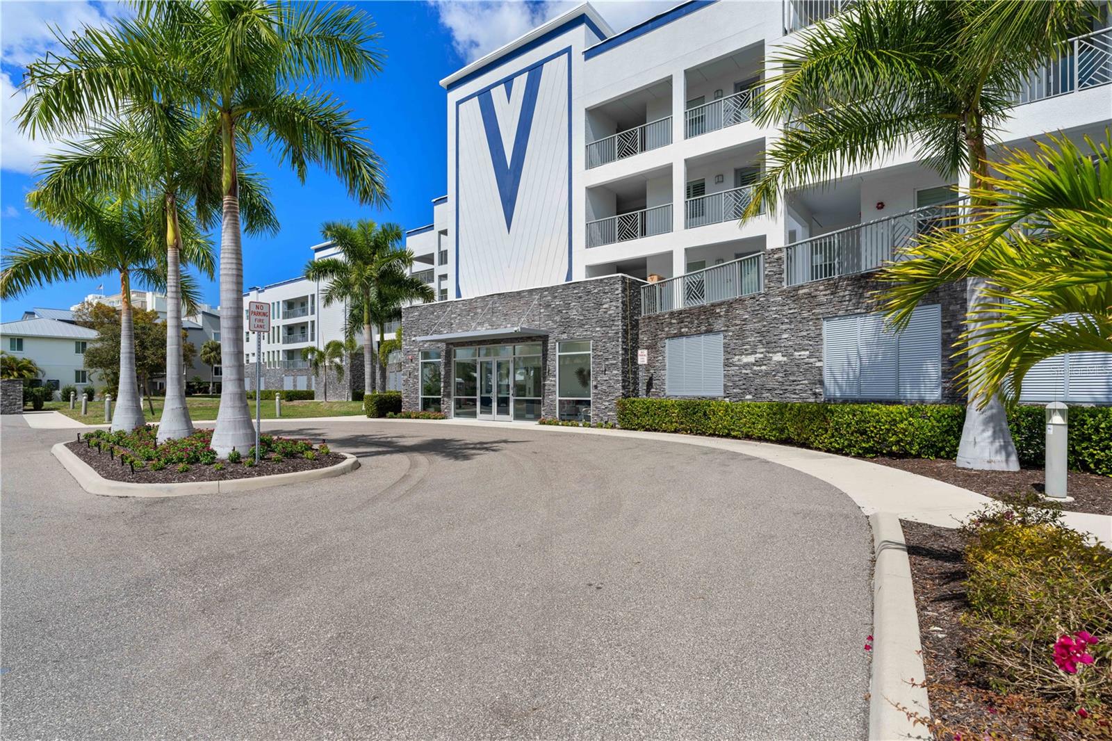 Image 20 of 70 For 1425 Park Beach Circle 132