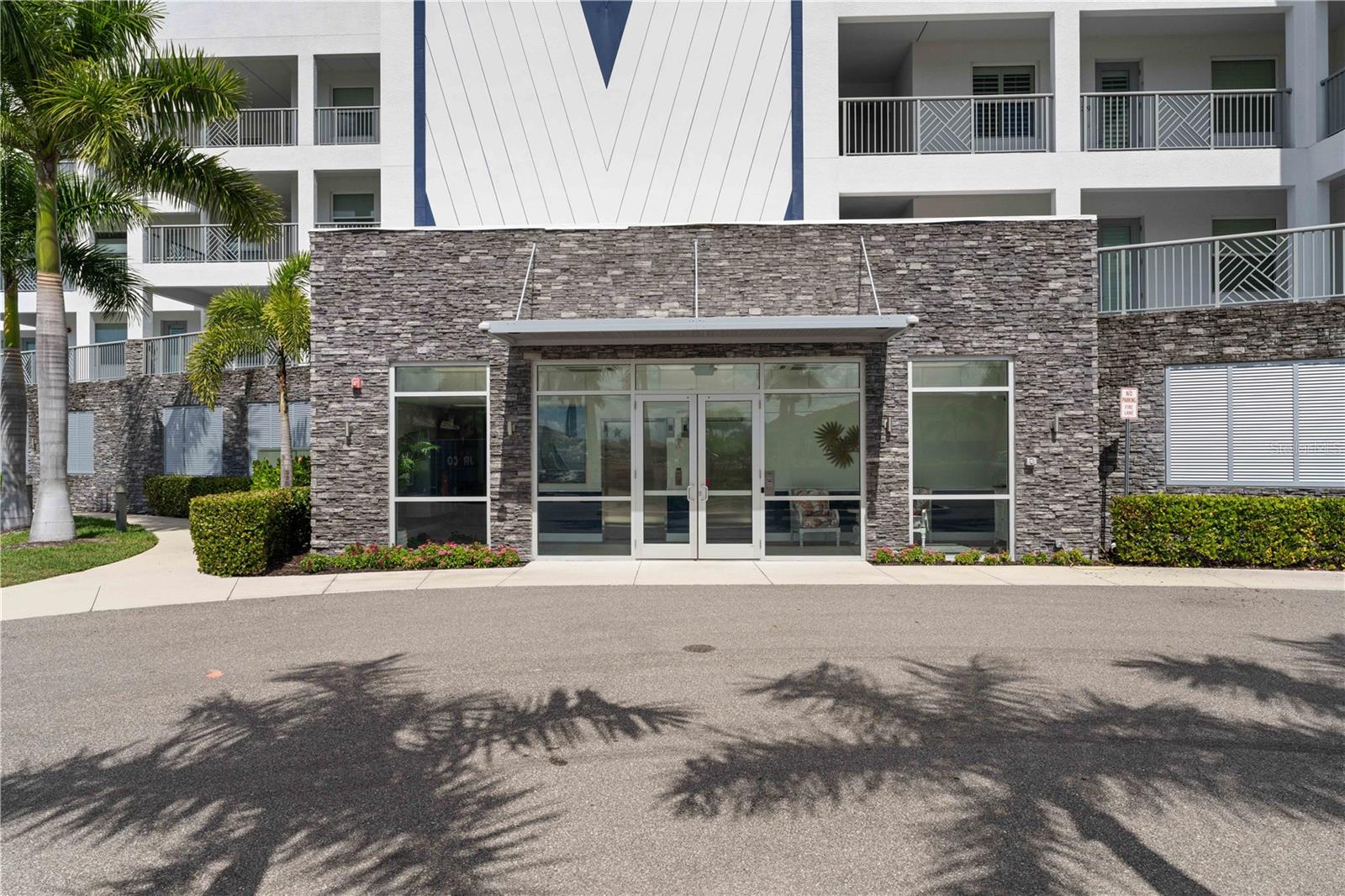 Image 21 of 70 For 1425 Park Beach Circle 132