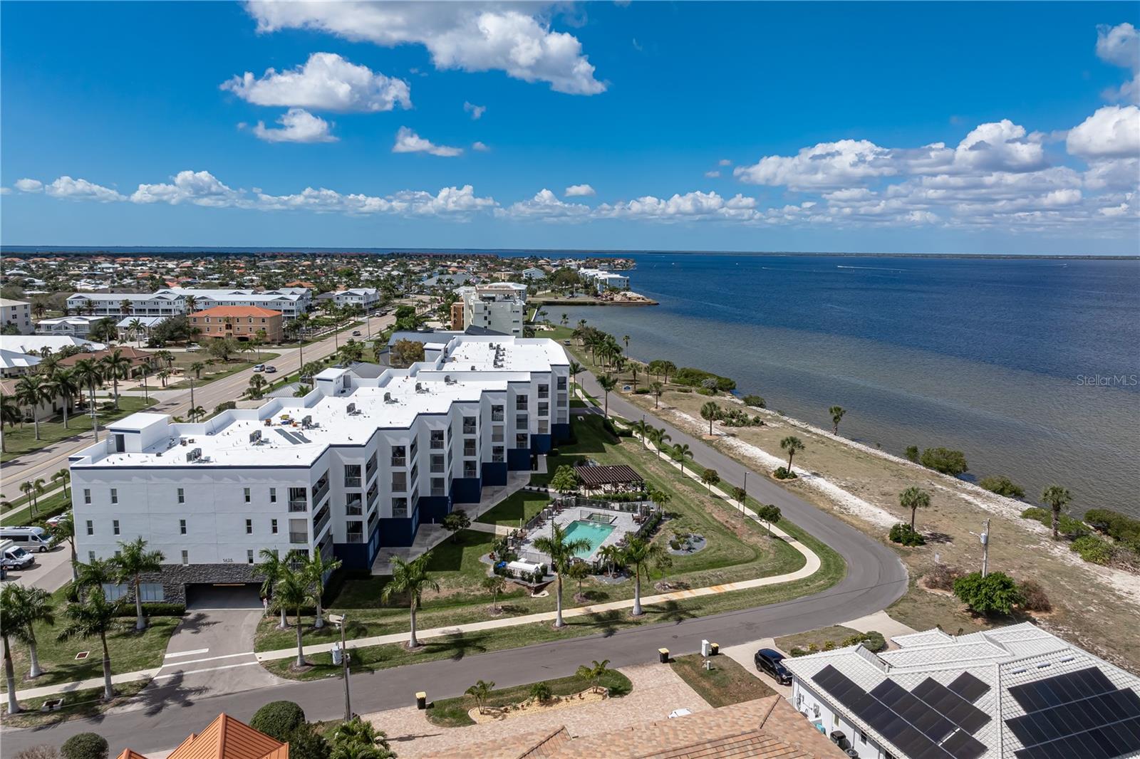 Image 6 of 70 For 1425 Park Beach Circle 132