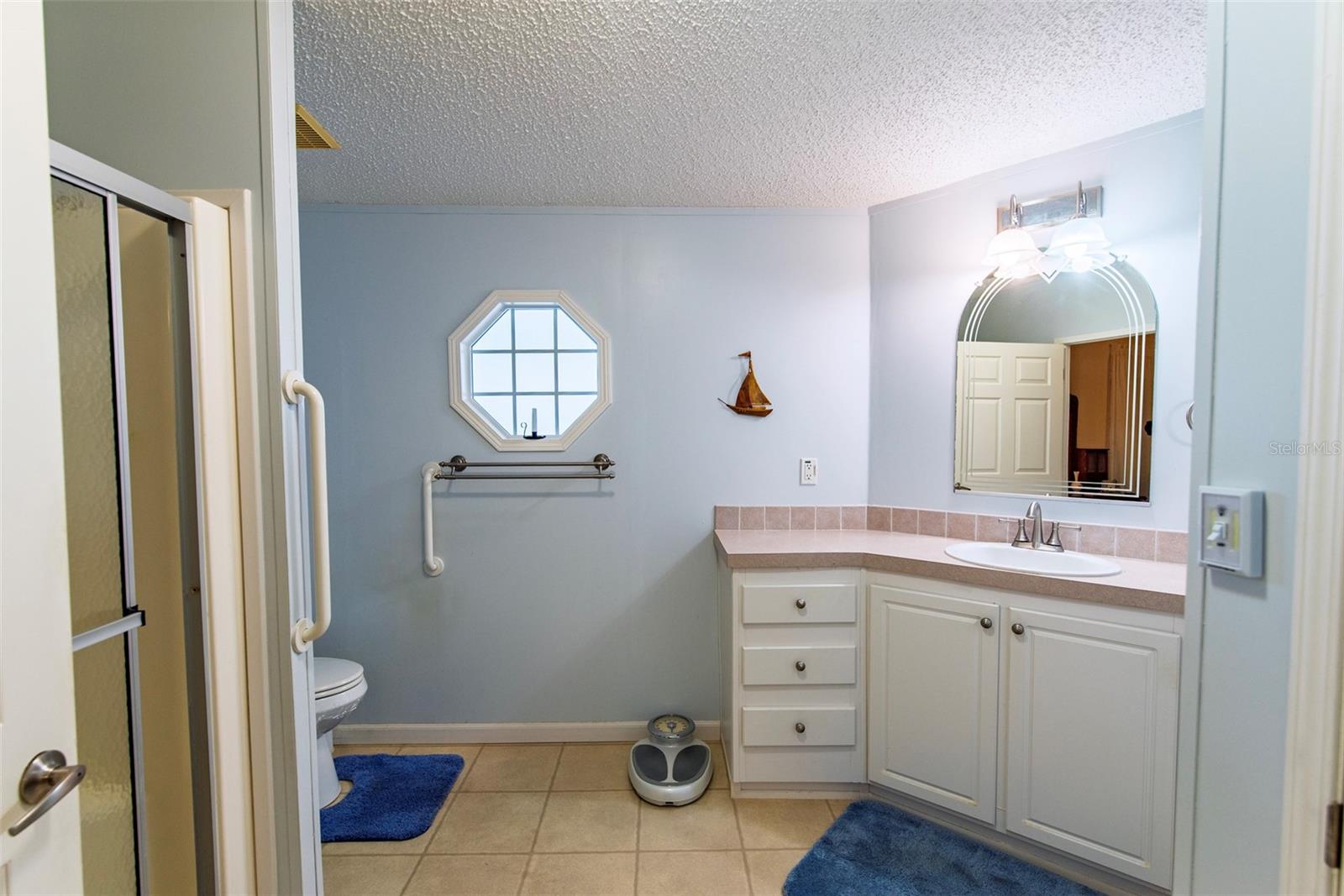 Image 11 of 27 For 3 Rotterdam Drive