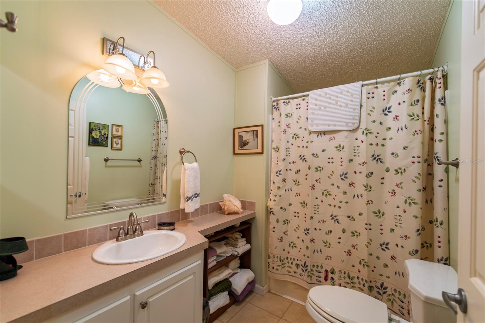 Image 13 of 27 For 3 Rotterdam Drive