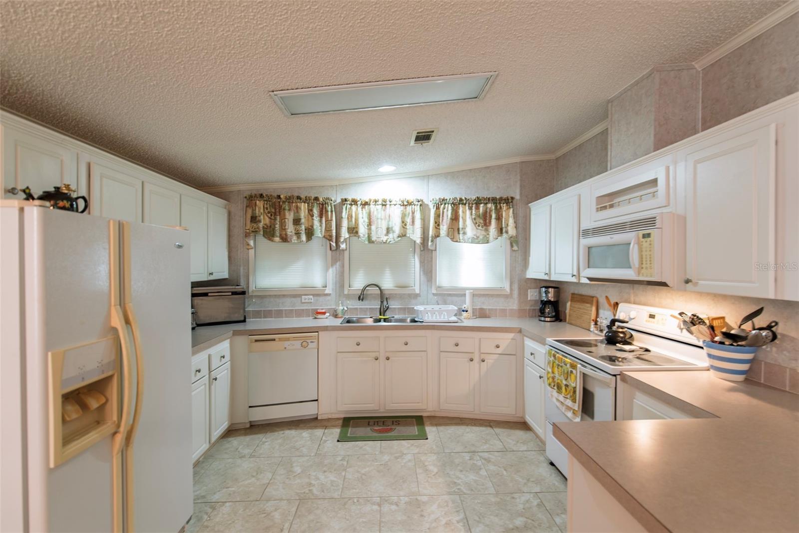 Image 3 of 27 For 3 Rotterdam Drive