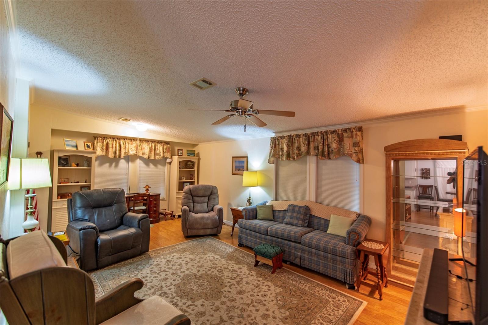 Image 4 of 27 For 3 Rotterdam Drive