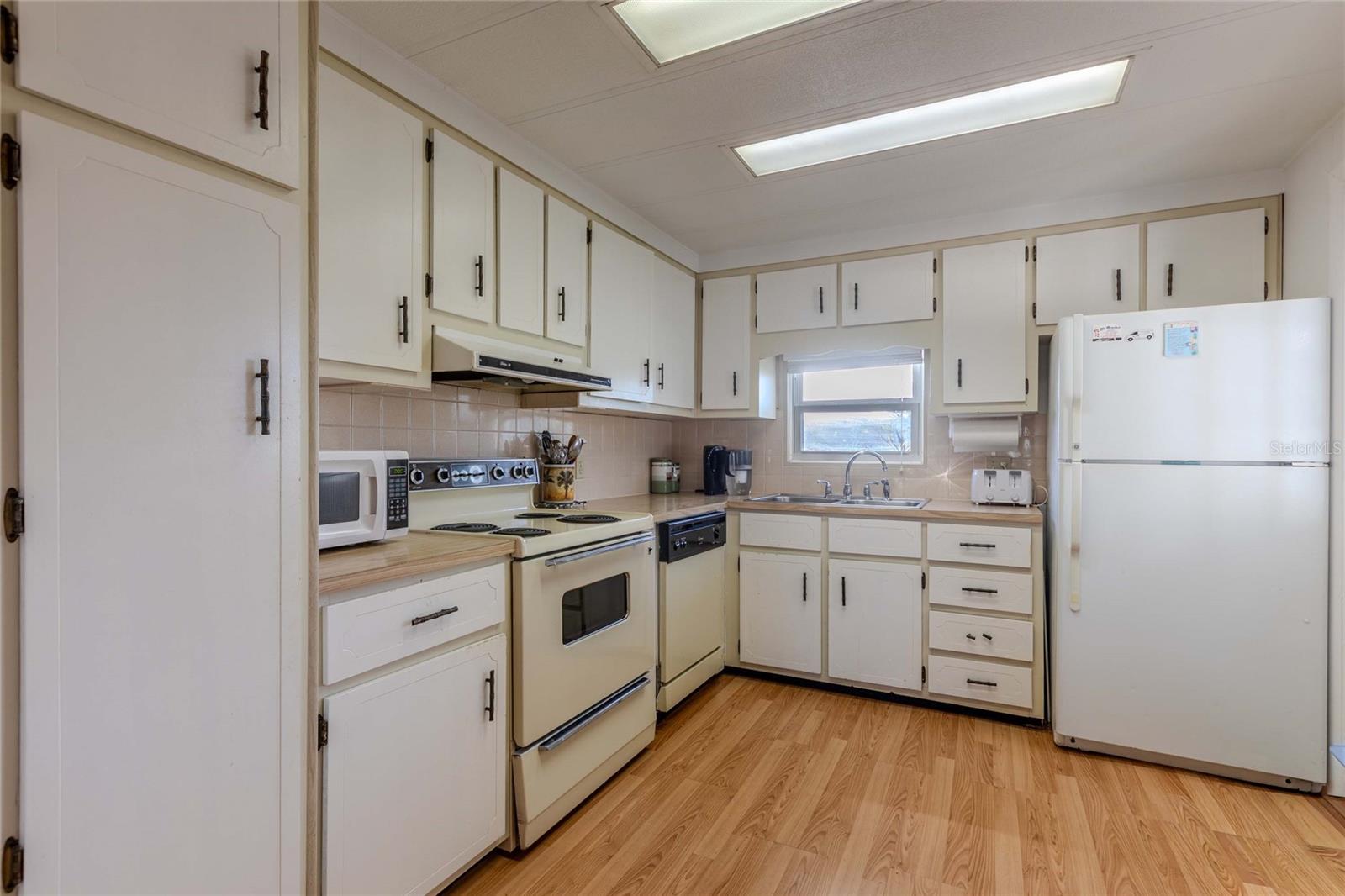 Image 5 of 35 For 2100 Kings Highway 539