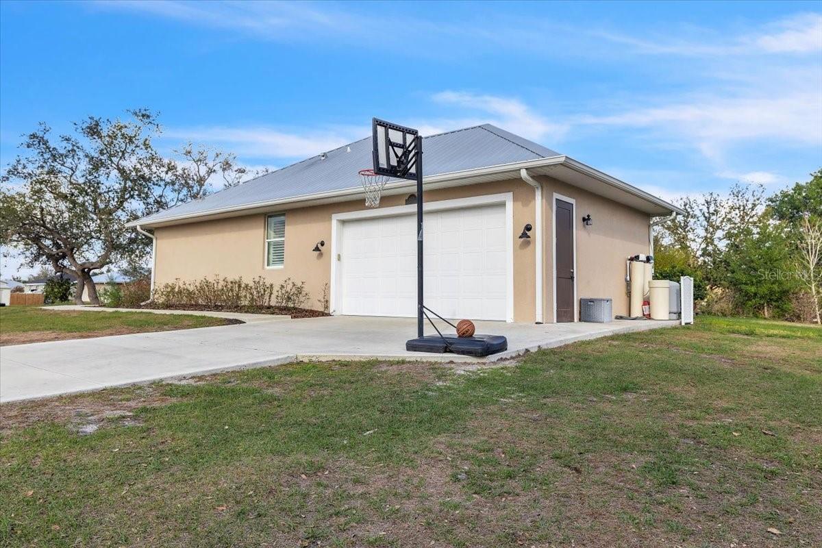 Image 29 of 45 For 8429 Riverview Oaks Terrace