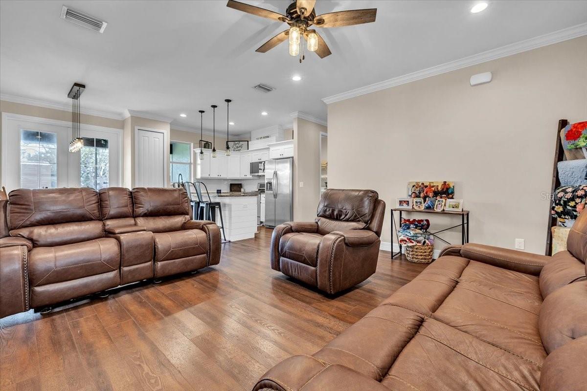 Image 3 of 45 For 8429 Riverview Oaks Terrace