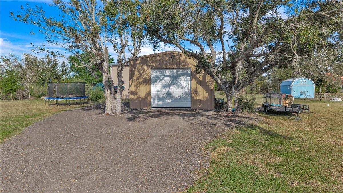 Image 31 of 45 For 8429 Riverview Oaks Terrace