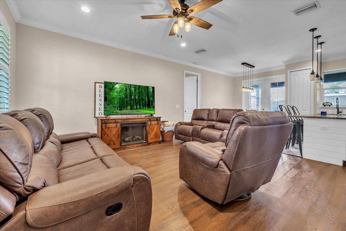 Image 4 of 45 For 8429 Riverview Oaks Terrace