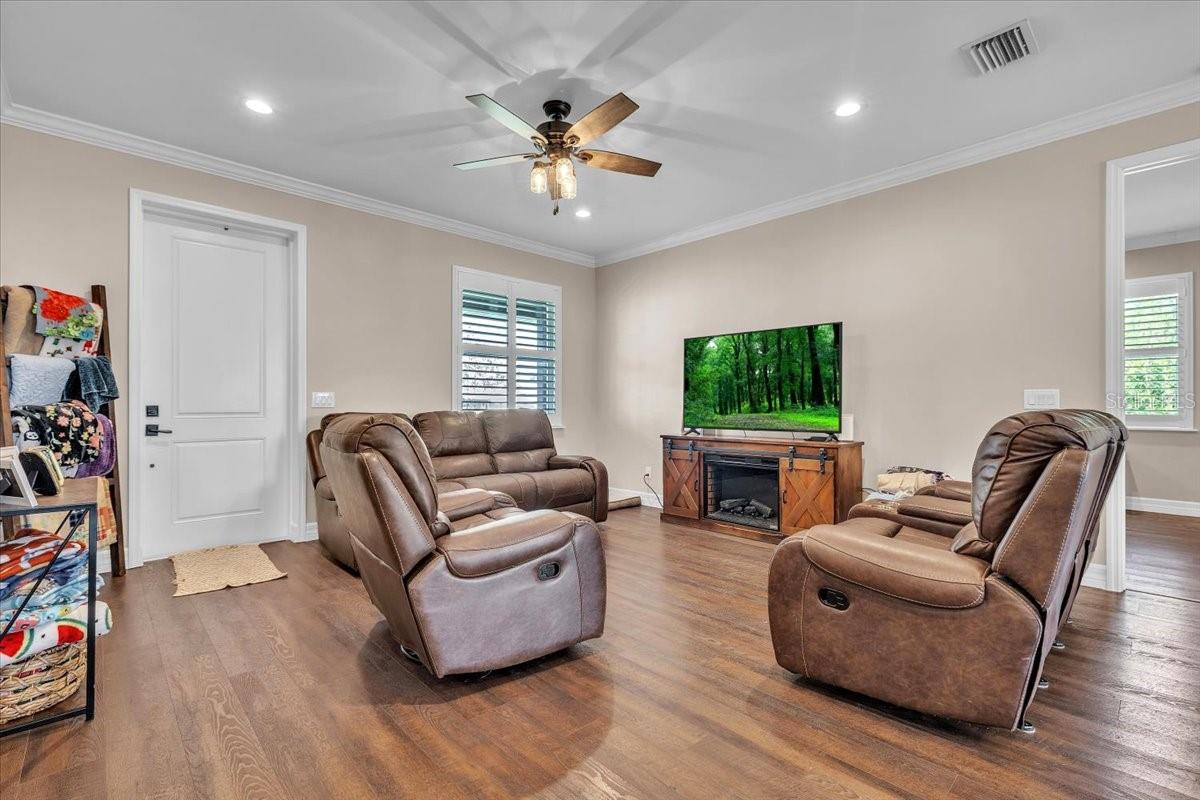 Image 5 of 45 For 8429 Riverview Oaks Terrace