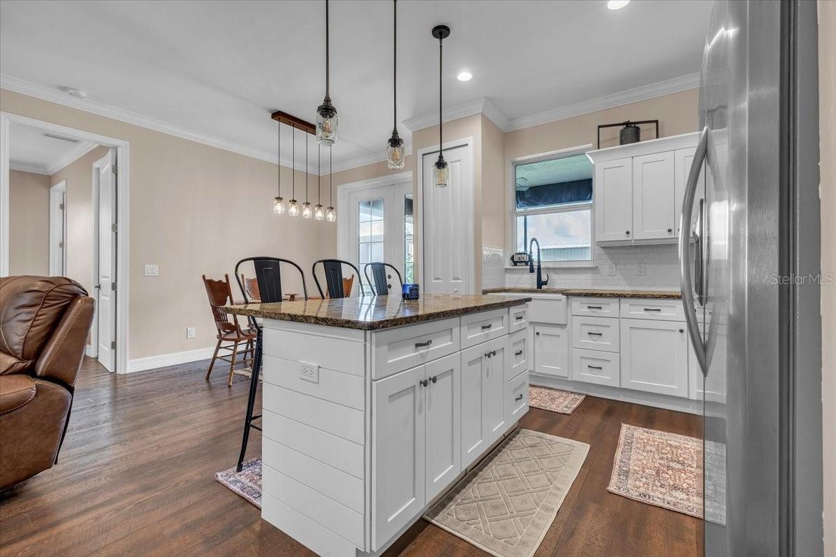 Image 9 of 45 For 8429 Riverview Oaks Terrace