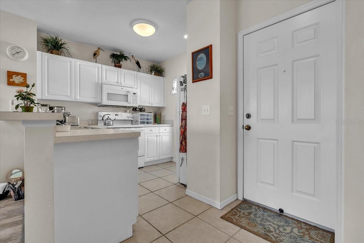 Image 5 of 48 For 19335 Water Oak Drive 204