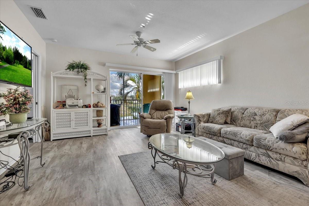 Image 6 of 48 For 19335 Water Oak Drive 204