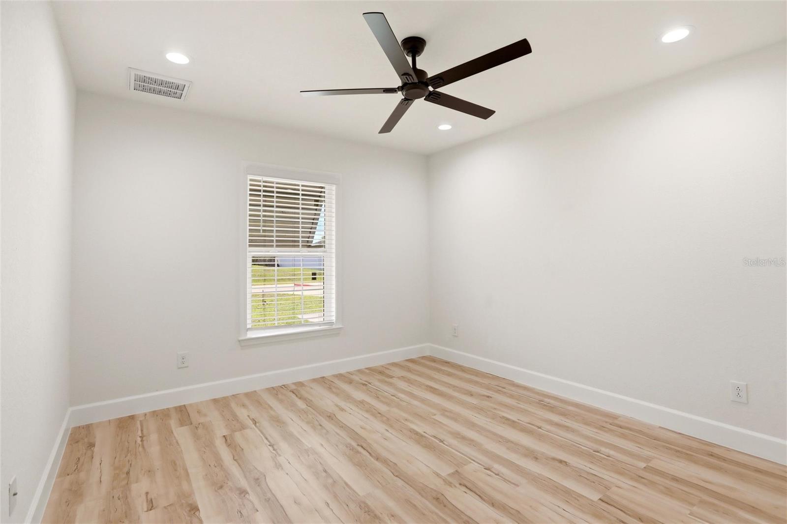 Image 26 of 50 For 6 13th Place