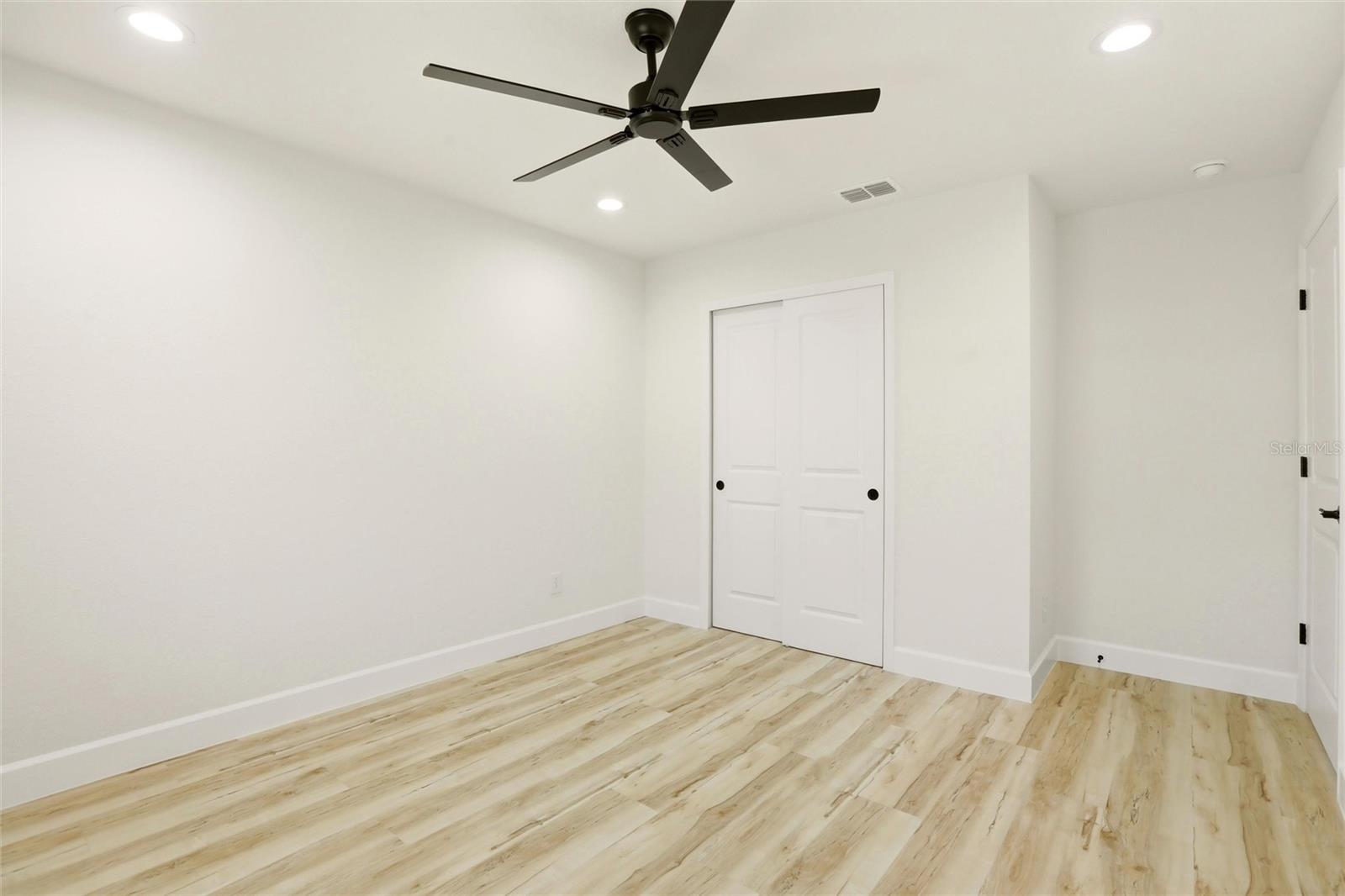 Image 27 of 50 For 6 13th Place