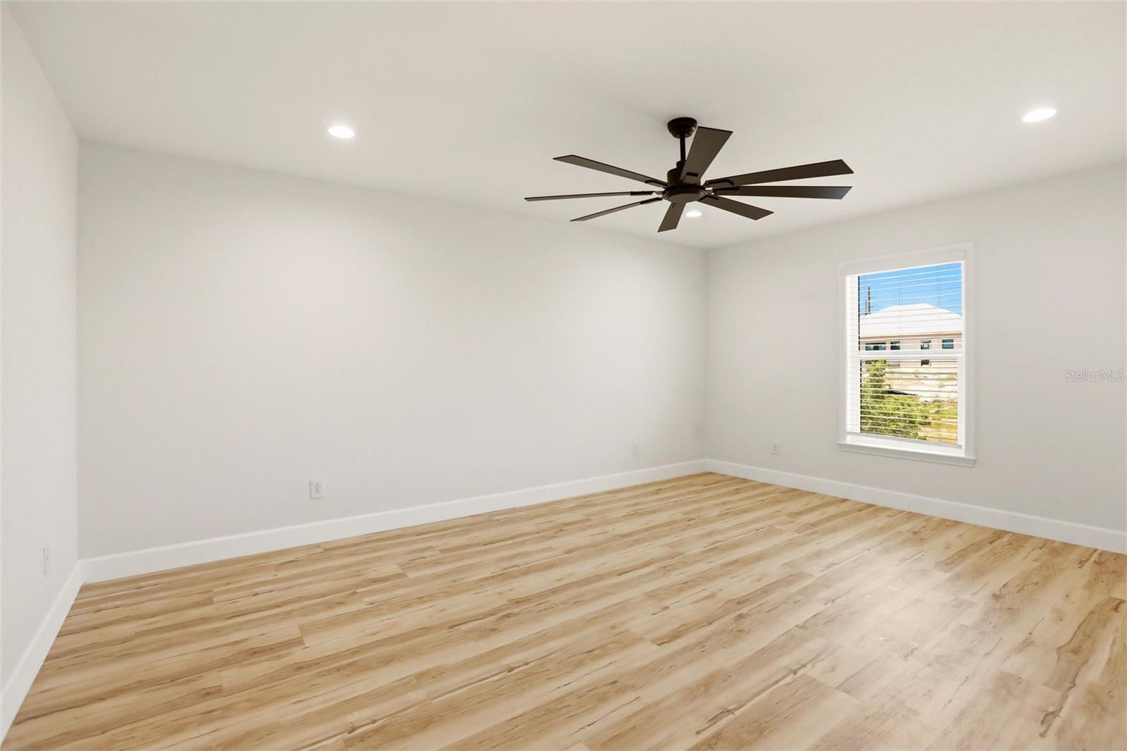 Image 29 of 50 For 6 13th Place