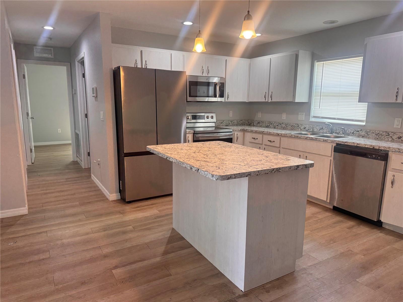 Image 18 of 38 For 625 Thirteenth Avenue